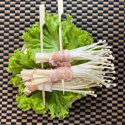 หมูพันเห็ดเข็มทอง