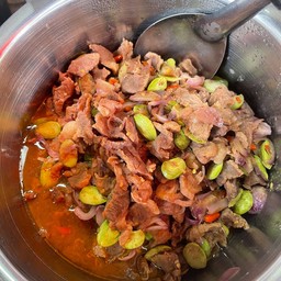 หมูผัดกะปิใส่สะตอ
