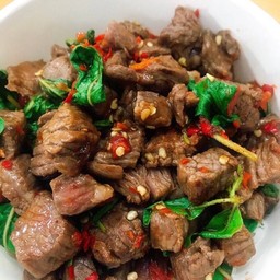 ข้าวกะเพราเนื้อวากิวเต๋า