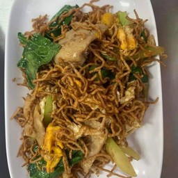 บะหมี่กรอบผัดซีอิ๊วหมูนุ่ม