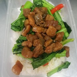 ข้าวราดคะน้าบะเต็ง