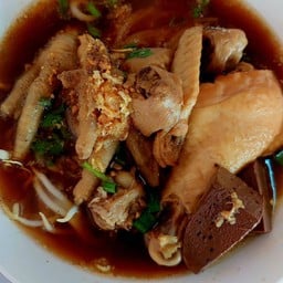 โกเล็กก๋วยเตี๋ยวไก่มะระ กาดน้ำทอง