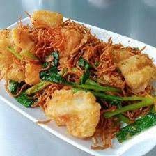 บะหมี่กรอบผัดซีอิ๊วปลา