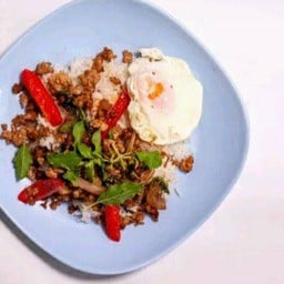 กะเพราราดข้าว