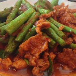 ผัดพริกแกงหมู