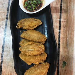 ปีกไก่ทอดน้ำปลา