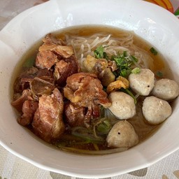 เตี๋ยวหมูตุ๋น เจ๊กุ้ง ตรงข้ามดับเพลิงดาวคะนอง