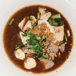 ก๋วยเตี๋ยวน้ำตกหมู