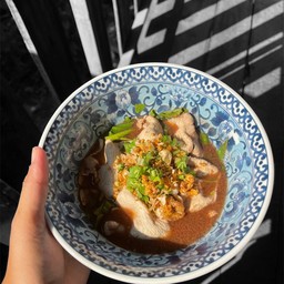 ก๋วยเตี๋ยวน้ำตกหมูชาบู