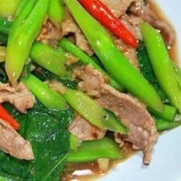 ข้าวคะน้าหมูทอด