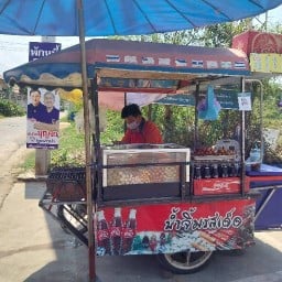 เล็กๆน้อยๆลูกชิ้นทอด สามแยกบิง