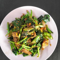 หมีกรอบผัดซีอิ้ว