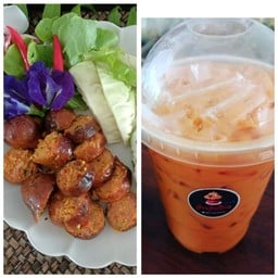 ชาไทยนมเย็นและไส้อั่ว