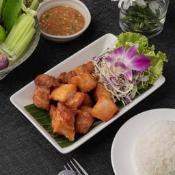 สามชั้นทอดน้ำปลา