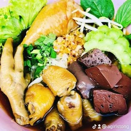 ก๋วยเตี๋ยวไก่มะระบุฟเฟ่ต์ เมืองดอกลำดวน