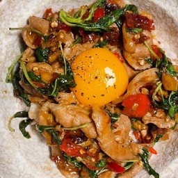 ข้าวราดกระเพราเสือร้องไห้+ไข่ดาว