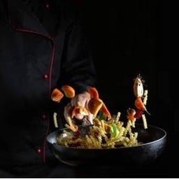 ตามใจแแม่ค้า หมูกรอบ,ทะเล,เนื้อ (กรุณาหมายเหตุแจ้งสิ่งที่ไม่ทาน)