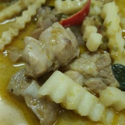 ขนมจึน แกงเขียวหวานไก่ใส่ยอดมะพร้าวอ่อน1ชุด(พริกแกงสูตรเด็ดเจ๊เฉย)