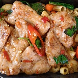 มักกะโรนีขี้เมาหมูนุ่มผัดไข่