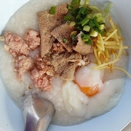 โจ๊กทรงเครื่องใส่ไข่ออนเซน