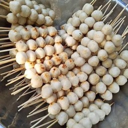 ลูกชิ้นหมู ไม้ละ