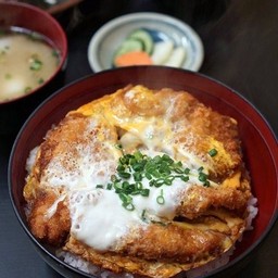 ข้าวหน้าหมูทอดใส่ไข่ Katsu Don