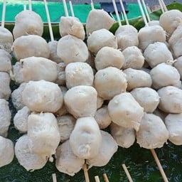 ยำลูกชิ้นปลาเยาวราช BY พี่นิ