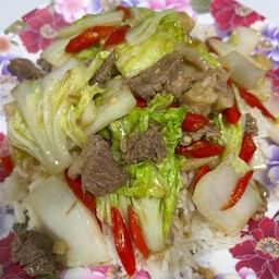 ข้าวเนื้อผัดผักกาดขาวพริกสด