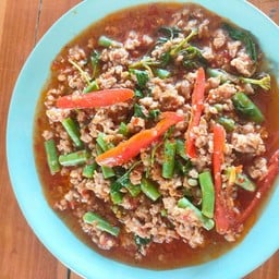 ผัดพริกแกงหมูสับ