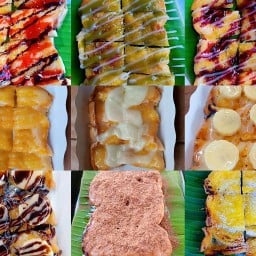 ขนมปังเนยฉ่ำ + เยลลี่ตักรวมทั้งร้าน