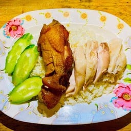 ข้าวมันไก่ต้มผสมไก่อบ