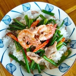 ผัดกุ้งต้นหอม