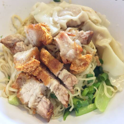 บะหมี่เกี๊ยวหมูกรอบ