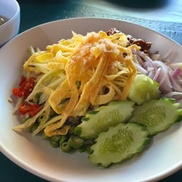 ขวัญเตี๋ยวไก่สามแยกจัน ก๋วยเตี๋ยวไก่มะระ ข้าวขาหมู ข้าวคลุกกะปิ