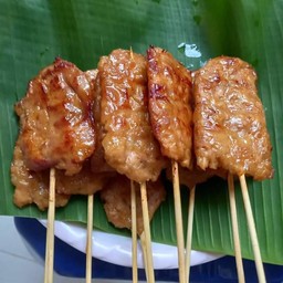 หมี่คลุก ขนมปังหน้หมูฉ่ำ by อาม่า