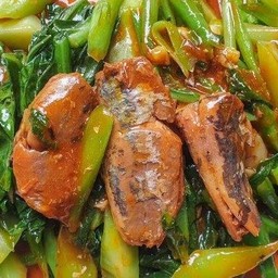 ผัดคะน้าปลากระป๋อง (กับ)