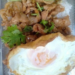 หมูกระเทียมราดข้าว(แนะนำ)