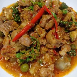 ผัดพริกแกงขาหมู