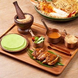 มัสมั่นไก่สายไหมโรล.