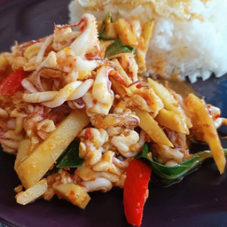 พริกแกงทะเลหน่อไม้สด