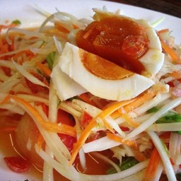 ส้มตำไทยไข่เค็ม