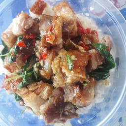 กระเพราหมูกรอบ