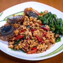 ข้าวกะเพราไข่เยี่ยวม้าหมูสับ