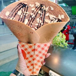 เครปมาดามแป้ง ฝั่งตรงข้ามม.กรุงเทพ ติดปั๊มน้ำมันซัสโก้