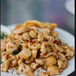 ข้าวไก่กระเทียม พิเศษจุกๆ