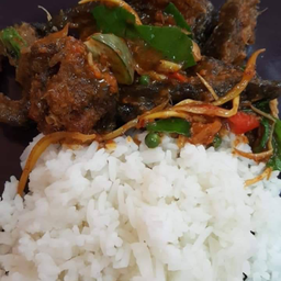 ผัดเผ็ดปลาดุกทอด