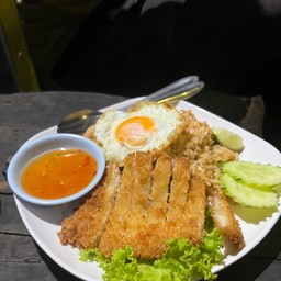 ข้าวผัดไก่กรอบ