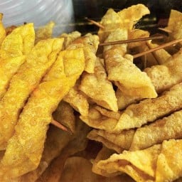 สองภ.ลูกชิ้นทอด.นึ่งน้ำจิ้มรสเด็ด