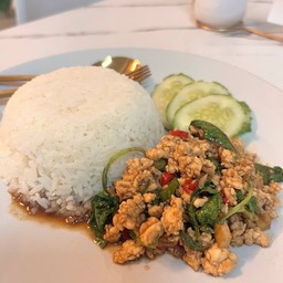กระเพราไก่ chiken with basil