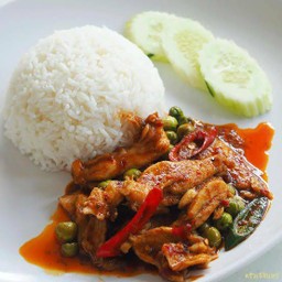 พะแนงราดข้าว